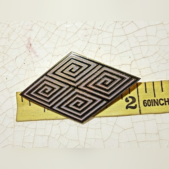 Isle of Skye geometric gold and black diamond shaped brooch - Picture 5 of 5